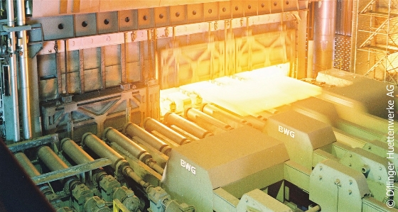 A hot slab is discharged from the furnace, Copyright: Dillinger Hüttenwerke AG.